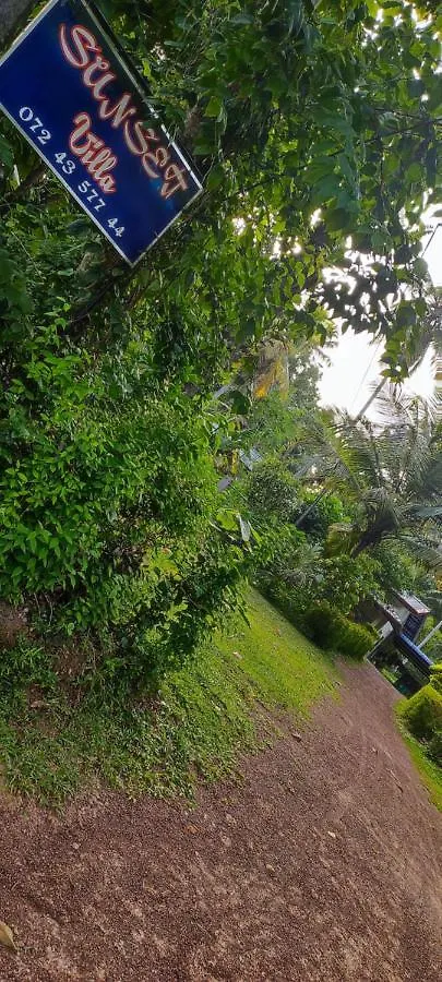 Sunset Villa Negombo 0*,